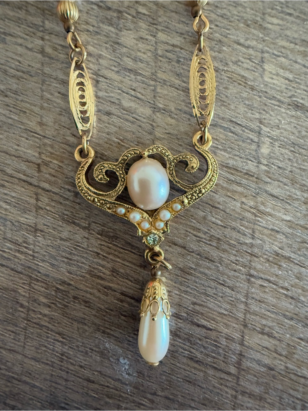 VTG 1928 Jewelry Co Faux Pearl Filigree Drop Lavalier Necklace Gold Tone